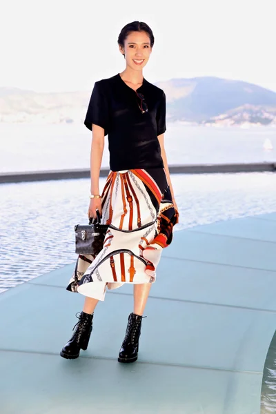 Look 11